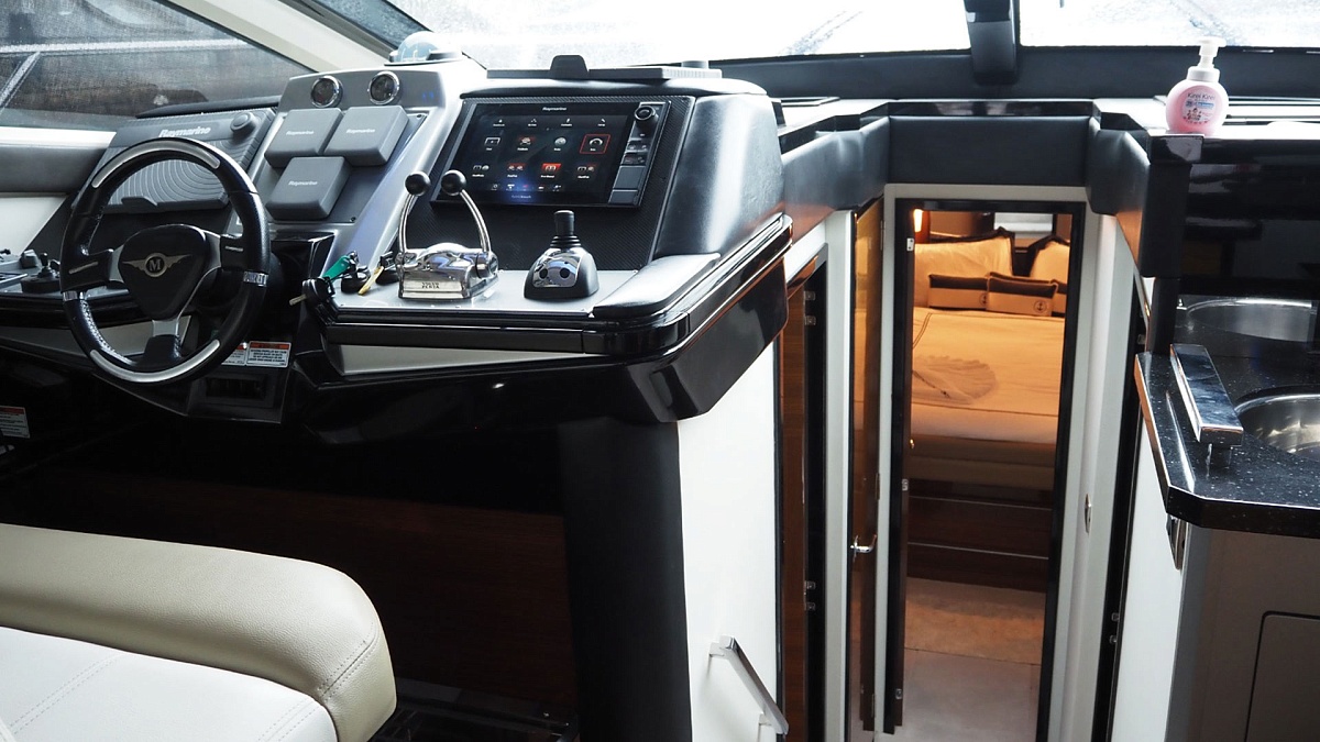 Аренда моторной яхты Marquis 500 Sport Coupe Harmony на Пхукете